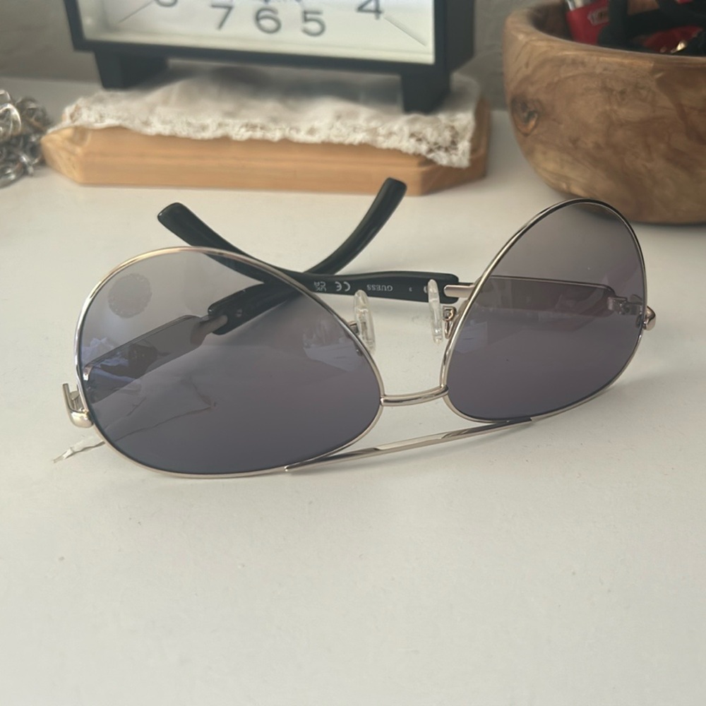 Guess Silver and Black Aviator Sunglasses